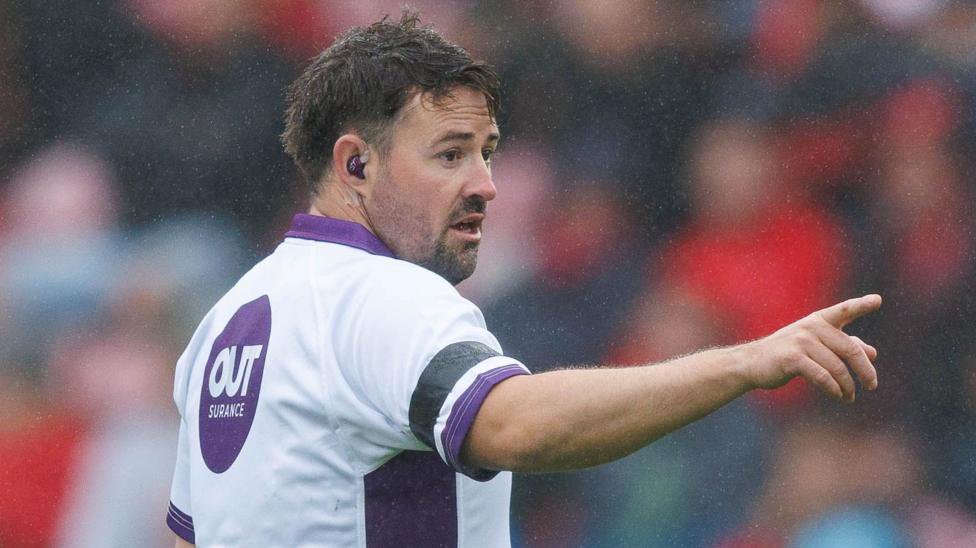 Ben Whitehouse refereeing Scarlets against Dragons