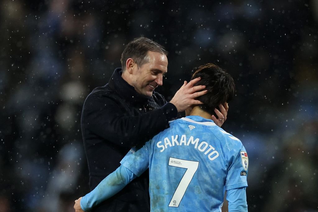 Coventry City boss Frank Lampard congratulates Tatsuhiro Sakamoto