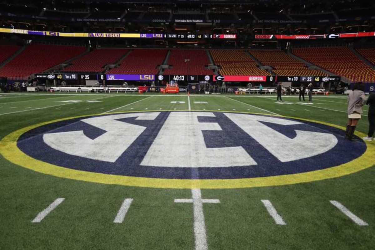 December 03, 2022: The SEC logo is painted at mid field prior to SEC Championship action between the Georgia Bulldogs and the LSU Tigers at the Mercedes Benz Stadium in Atlanta, GA. /CSM Atlanta USA – ZUMAc04_ 20221203_zaf_c04_012 Copyright: xJonathanxMailhesx ©IMAGO/ZUMA Wire
