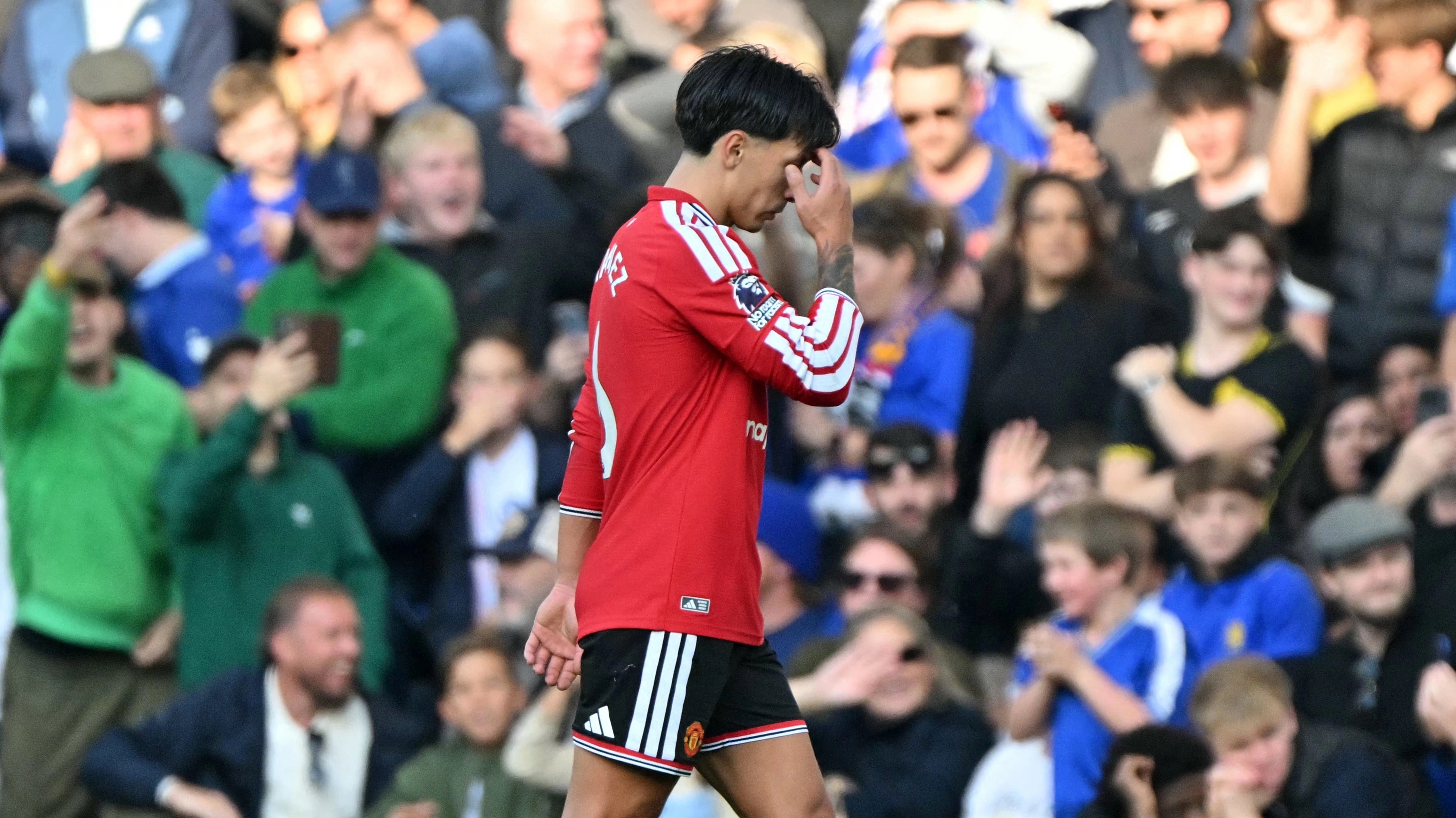Peter Schmeichel verbally dismantles Lisandro Martinez after Chelsea game and makes huge accusation