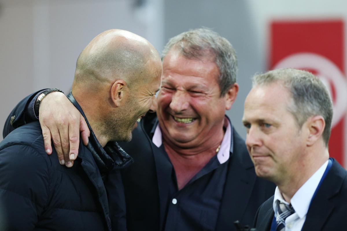 Zinedine Zidane et Rolland Courbis (au centre) lors de l’inauguration du nouveau stade de Bordeaux le 23 mai 2015