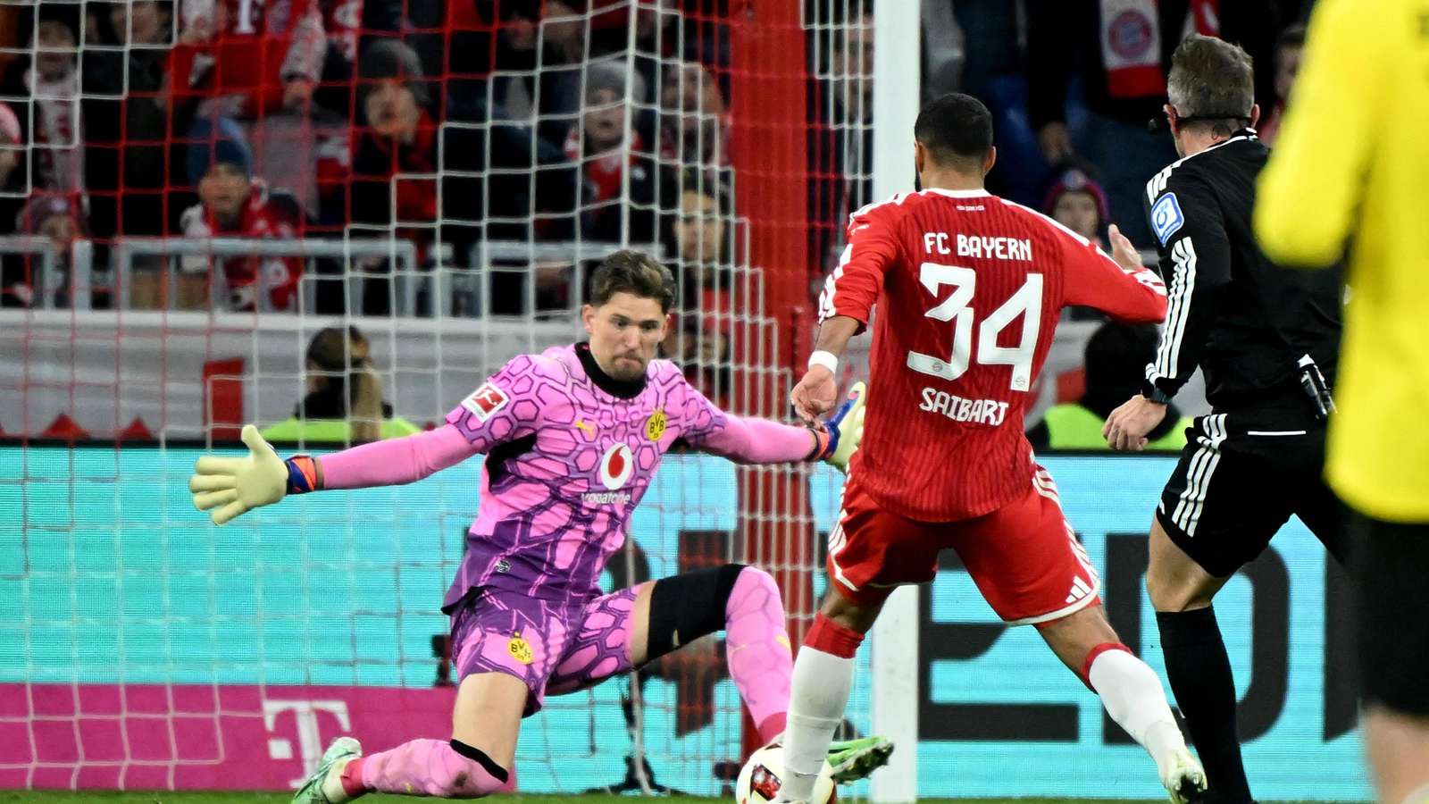 FC Bayern Muenchen - Borussia Dortmund, BVB, Gregor Kobel