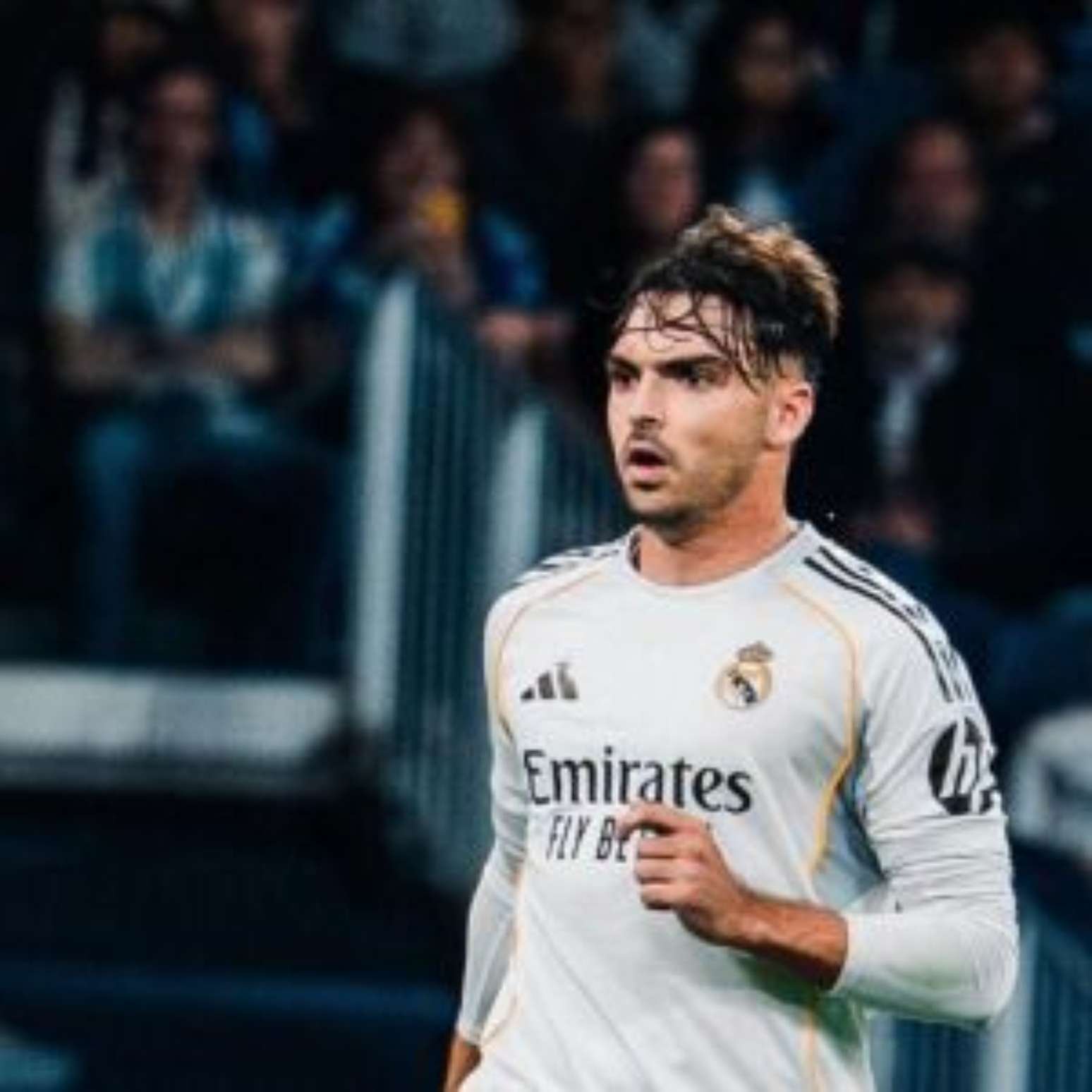 Real Madrid enfrenta o Racing após vitória contra o Barcelona.