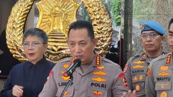 GUGATAN CLS - Kapolri Jenderal Listyo Sigit Prabowo memberikan keterangan, beberapa waktu lalu. Kapolri yang sebelumnya beberapa kali absen dalam persidangan gugatan Citizen Lawsuit (CLS) ijazah mantan Presiden Jokowi di Pengadilan Negeri Surakarta, akhirnya mulai melayangkan jawaban sebagai tergugat 4.