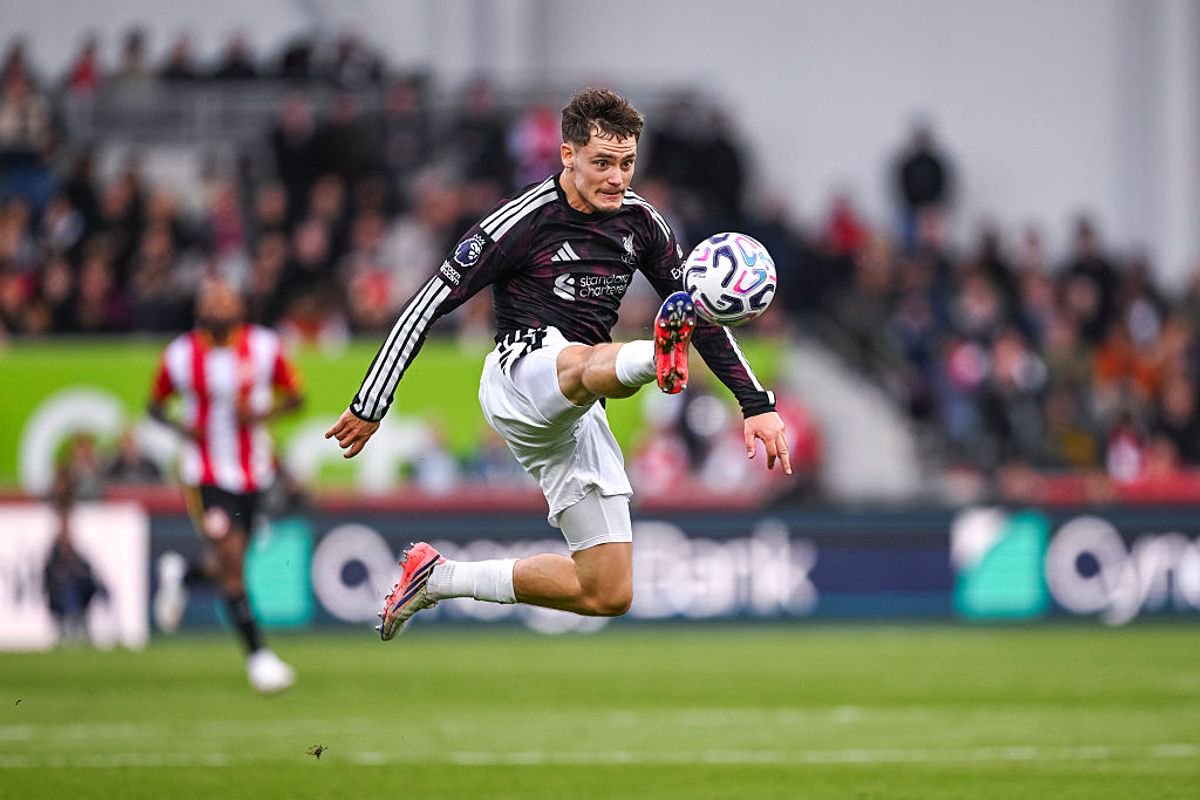 BRENTFORD, ENGLAND - OCTOBER 17: Florian Wirtz of Liverpool controls the ball in the air during the Premier League 2026/27 match between Brentford and Liverpool FC at Gtech Community Stadium on October 17, 2026 in Brentford, England. (Photo by Liverpool FC/Liverpool FC via Getty Images)