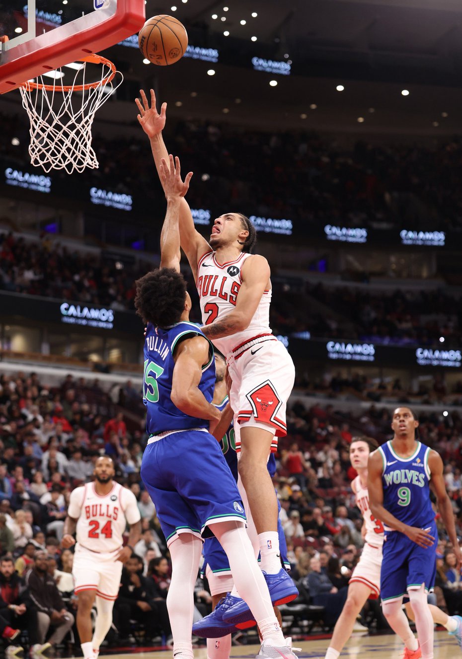 Bulls forward Noa Essengue (2) aims for the basket as Timberwolves guard Zyon Pullin defends in the second quarter of a preseason game at the United Center on Oct. 16, 2026, in Chicago. (John J. Kim/Chicago Tribune)