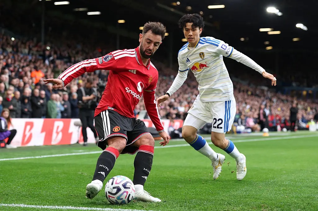 Bruno Fernandes shields ball vs. Leeds United