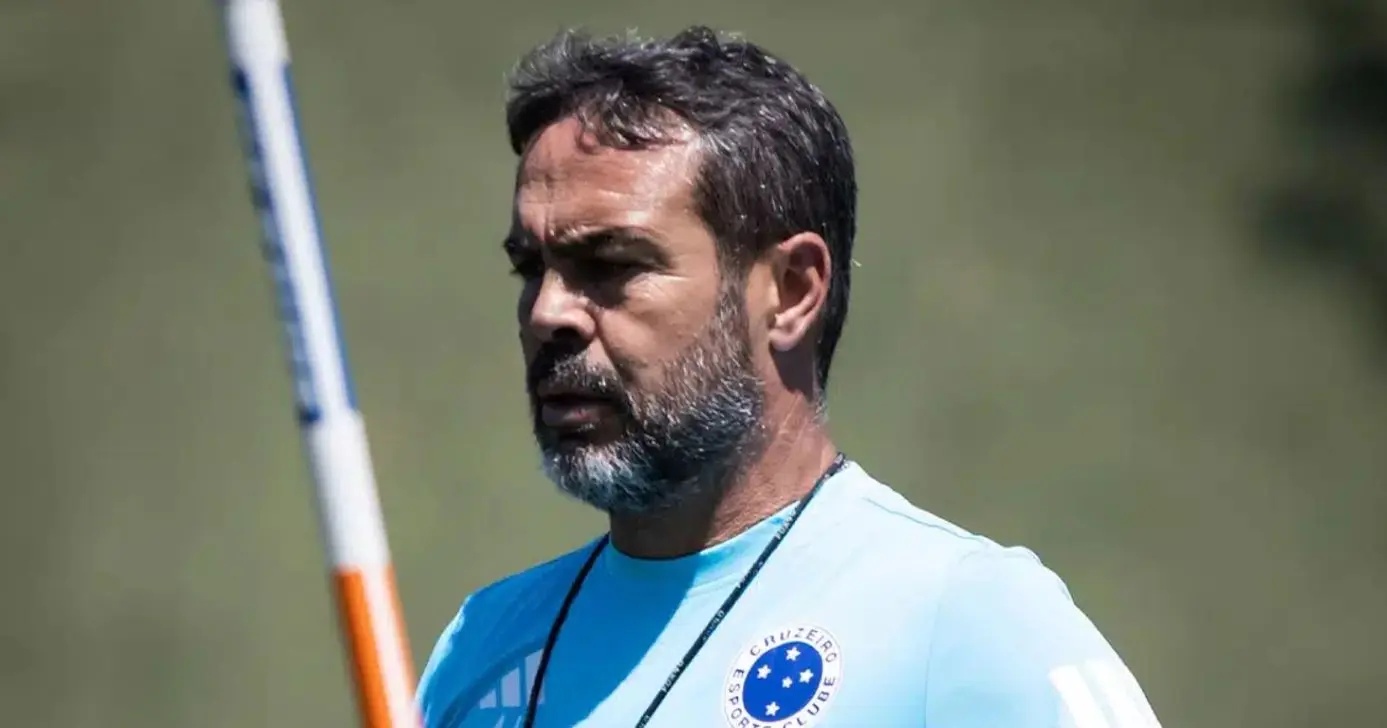 Artur Jorge em treino do Cruzeiro - Foto: Gustavo Aleixo/Cruzeiro