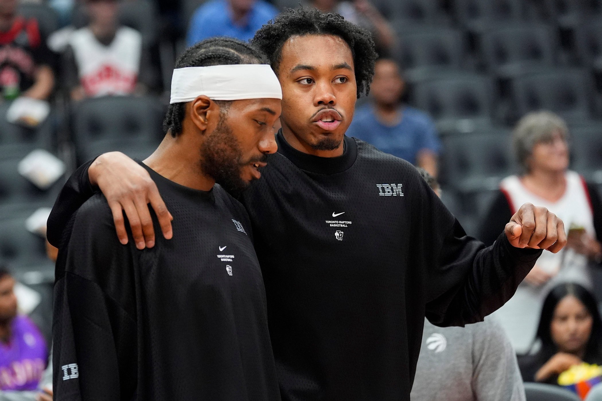 Toronto Raptors forward Kawhi Leonard (left) and forward Scottie Barnes (right) before a game against the New York Knicks at Scotiabank Arena. 