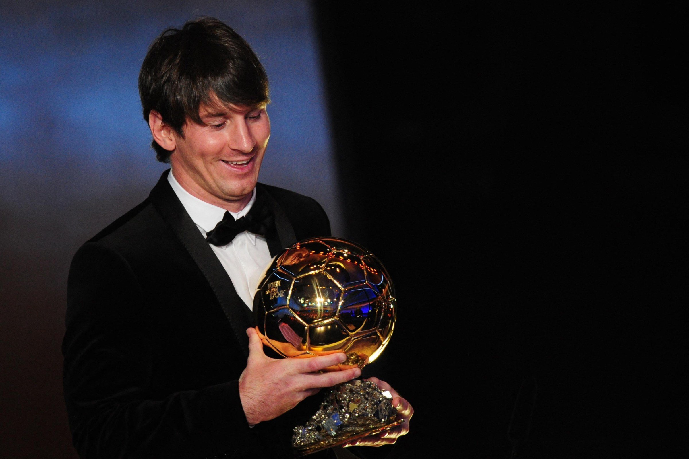TOPSHOT - Argentina’s Lionel Messi receives the FIFA Ballon d’Or award on January 10, 2011 at the Kongresshaus during the FIFA Ballon d’Or ceremony in Zurich. The three finalists for the 2011 Ballon d’Or are Spain’s Xavi Hernandez, Spain’s Andres Iniesta and Argentina’s Lionel Messi who all play for Barcelona. AFP PHOTO / FRANCK FIFE (Photo by Franck FIFE / AFP via Getty Images)