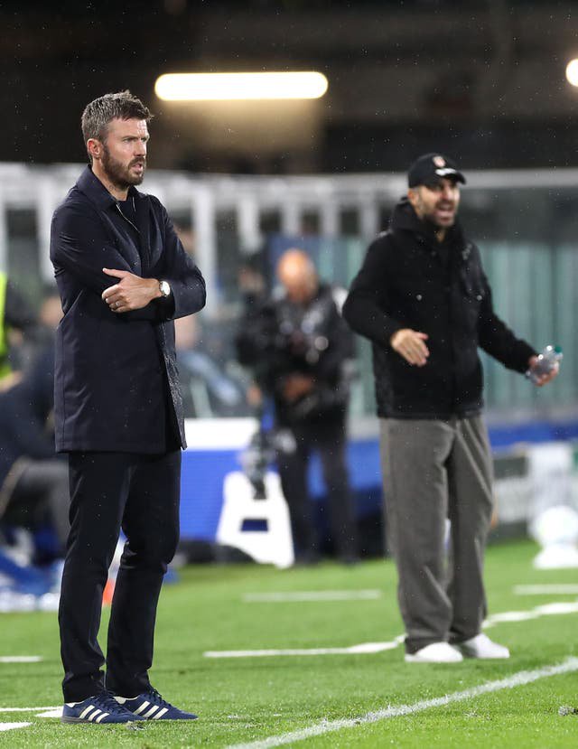 Manchester United coach Michael Carrick and Como coach Cesc Fabregas look on