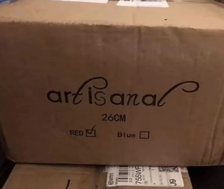 Cardboard box labeled &quot;artisanal&quot; with two sizing options, &quot;26CM&quot; and &quot;Red&quot; checked. Other text and barcodes are partially visible at the bottom