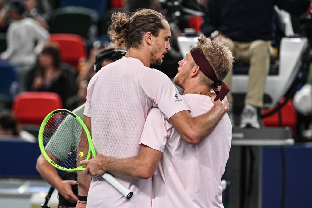 Alejandro Davidovich Fokina (right) and Alexander Zverev embrace after their semi-final. Photo: AFP