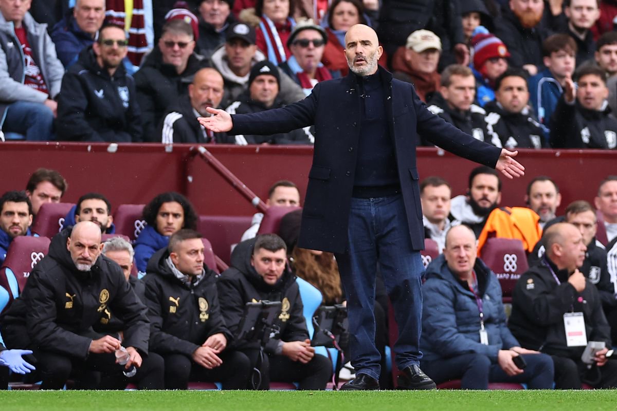 BIRMINGHAM, ENGLAND - OCTOBER 24: Enzo Maresca Manager / Head Coach of Manchester City reacts during the Premier League 2026/27 match between Aston Villa FC and Manchester City at Villa Park on October 24, 2026 in Birmingham, United Kingdom. (Photo by Robbie Jay Barratt - AMA/Getty Images)
