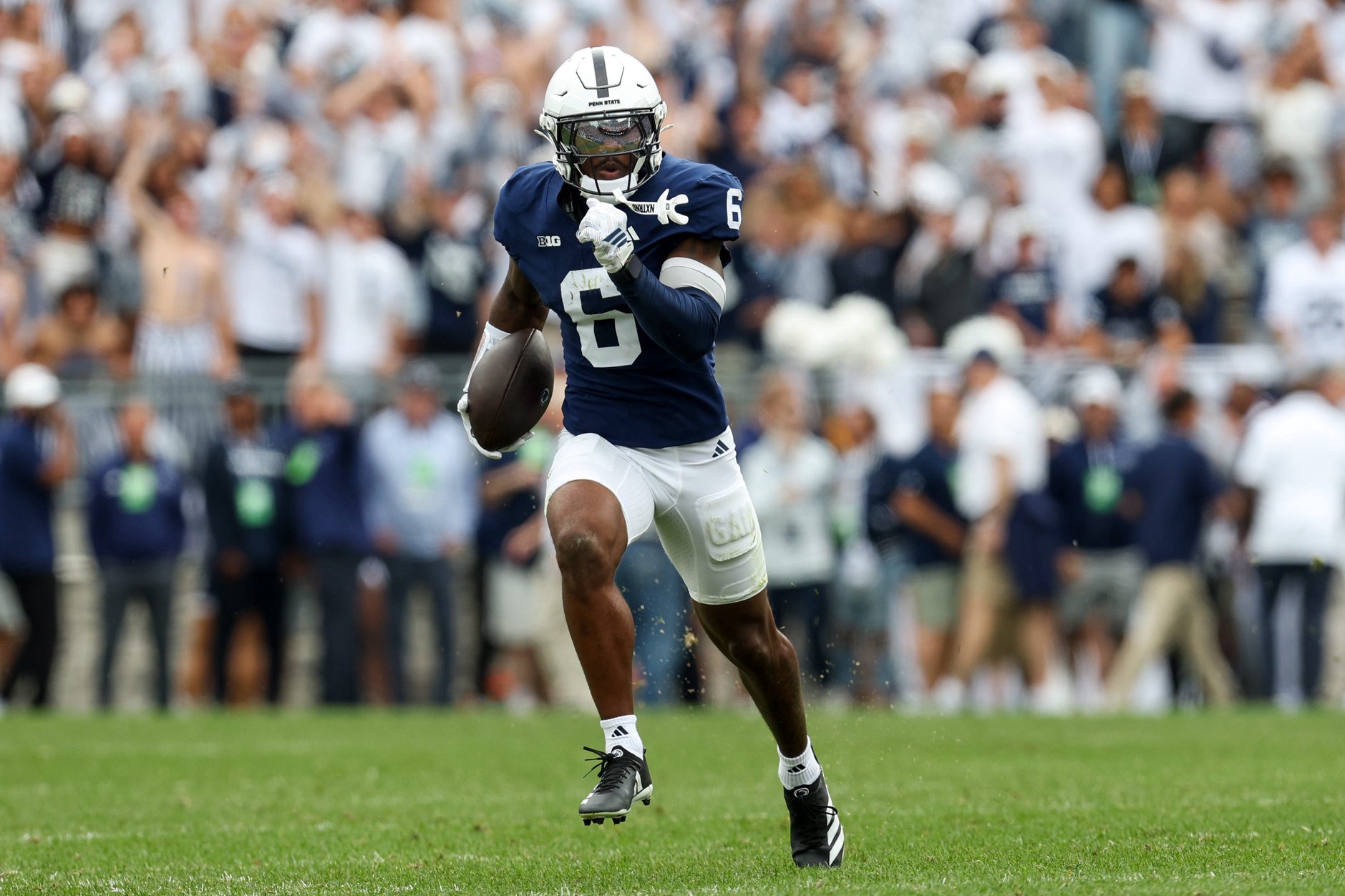 Sep 19, 2026; University Park, Pennsylvania, USA;  Penn State Nittany Lions wide receiver Koby Howard (6) breaks away with a run that would result in a touchdown during the second quarter against the Buffalo Bulls at West Shore Home Field at Beaver Stadium.  Mandatory Credit: Matthew O'Haren-Imagn Images