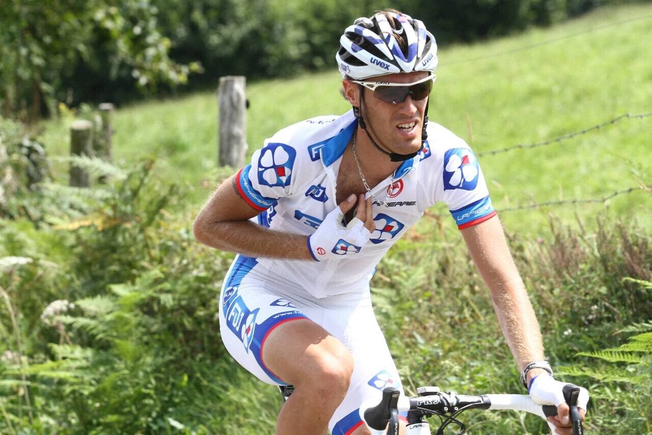 SURTITRE: Polynormande - Le Tourlavillais remporte une épreuve de coupe de France TITRE: Delaplace, la cour des grands ACCROCHE: Le résident du Theil avait bien sûr décroché une étape, la saison dernière, sur le Tour de l’Avenir. Toutefois, cela n’a rien à voir avec ce qu’il a accompli dimanche dernier. En remportant la Polynormande, manche de coupe de France et dans la foulée d’un Tour de France réussi, le Nord-Cotentinois entre dans la cour des grands coureurs français. LEGENDE: Polynormande 2011 Arnaud Gerard - Polynormande 2011 Arnaud Gerard