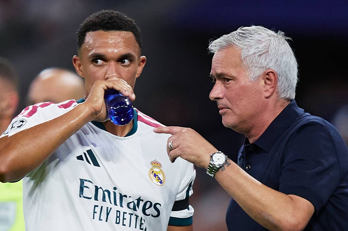 Trent Alexander-Arnold of Real Madrid receives instructions from head coach Jose Mourinho during the UEFA Champions League 2026/27 League Phase MD1 match between Real Madrid C.F. and FC Internazionale Milano at Estadio Santiago Bernabeu