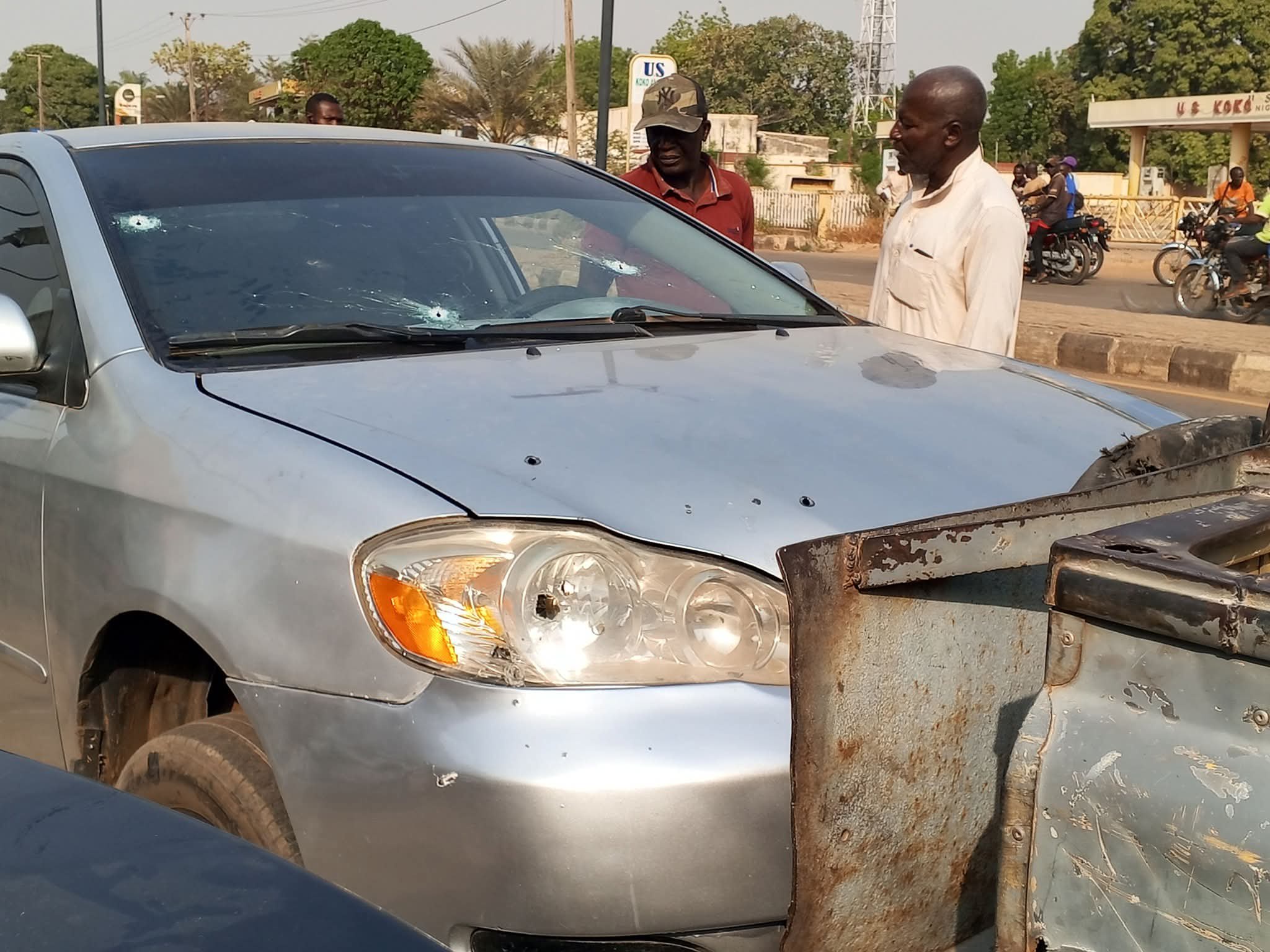 Armed robbers trail man to bank in Minna, snatch N10m from him