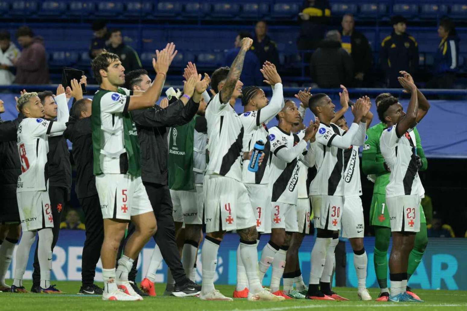 O Vasco vence o Boca na Bombonera –