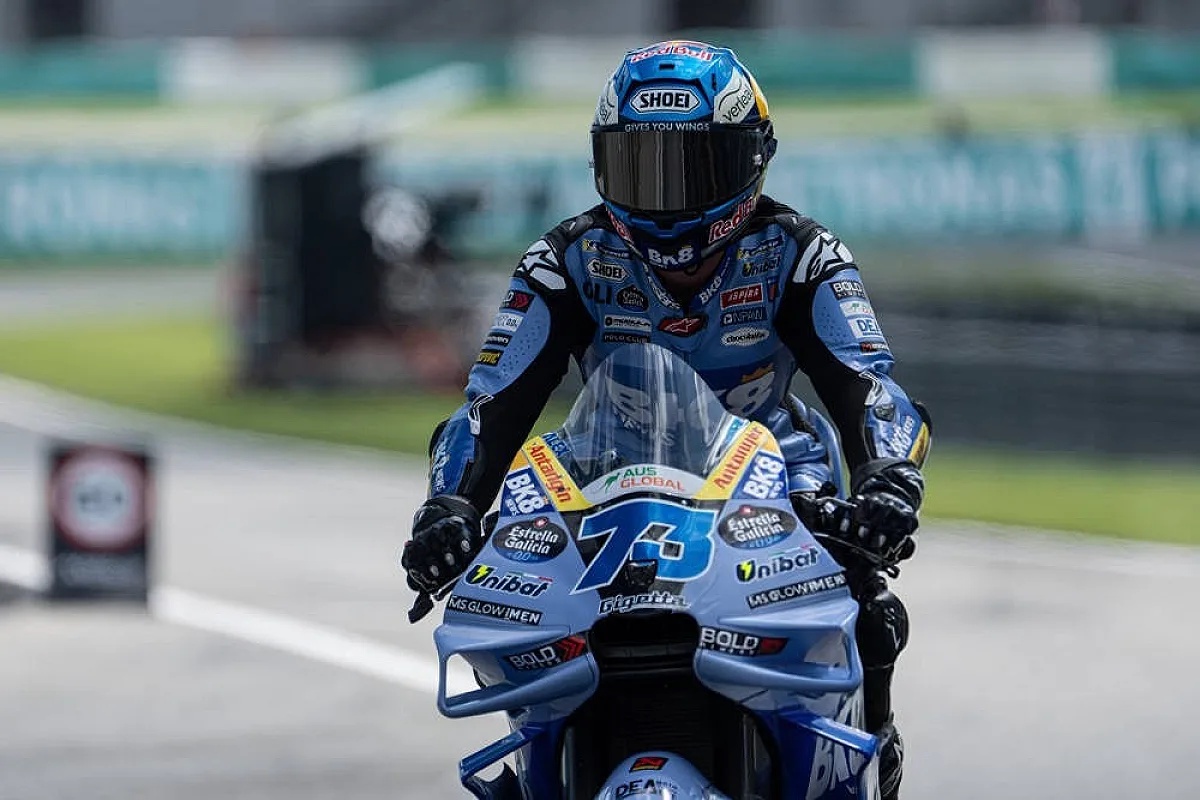 Rider in blue Gresini-style leathers and Shoei helmet on a blue Ducati with number 73 at Sepang MotoGP circuit