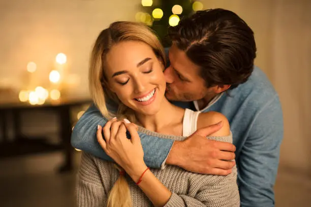 8 Types of Kisses and their Meaning