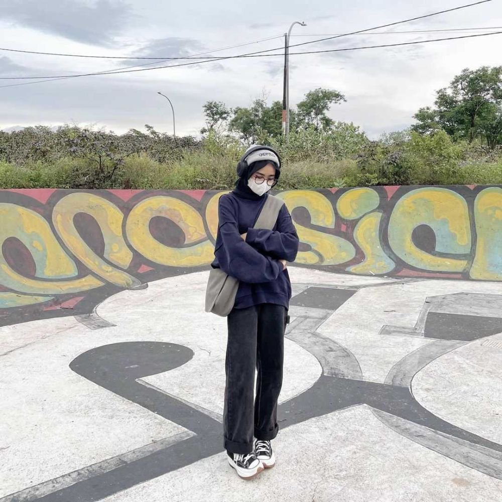 9 Inspirasi OOTD Cewek Tomboi ala Hijabers, Boyish Style!