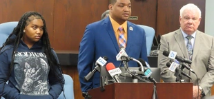 Atlantic City mayor, wife charged with abusing, assaulting teenage daughter: 'smack the weave out of her head'