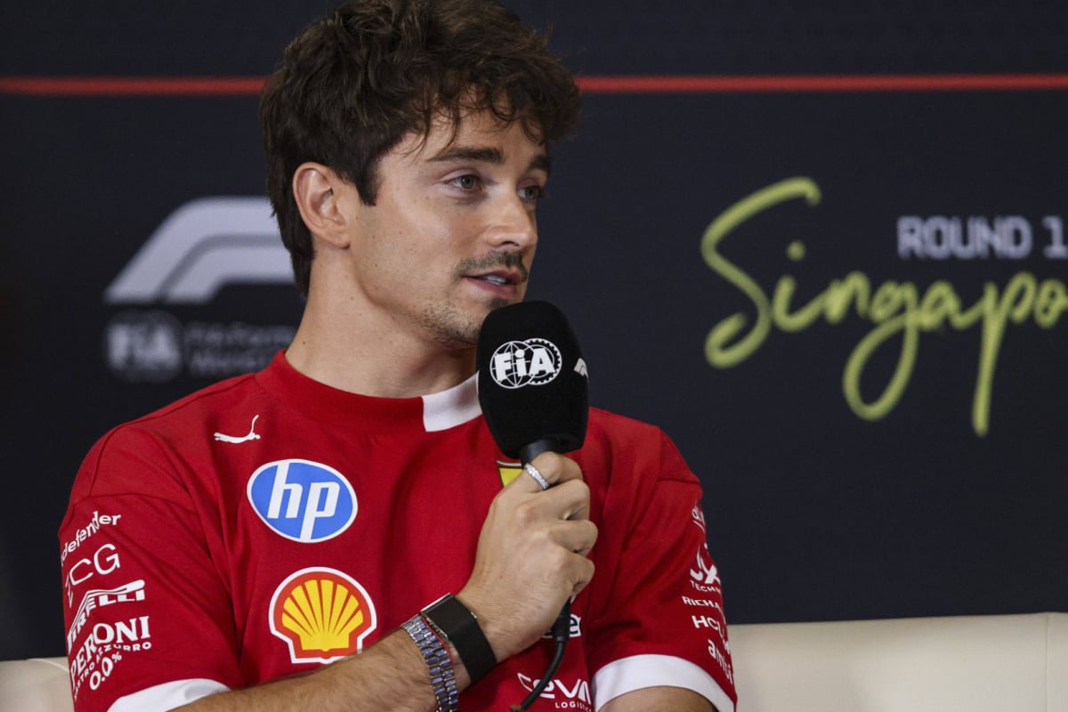 Leclerc maakt zich pislink in Singapore: 'De auto remt uit zichzelf?!' — Photo: © IMAGO