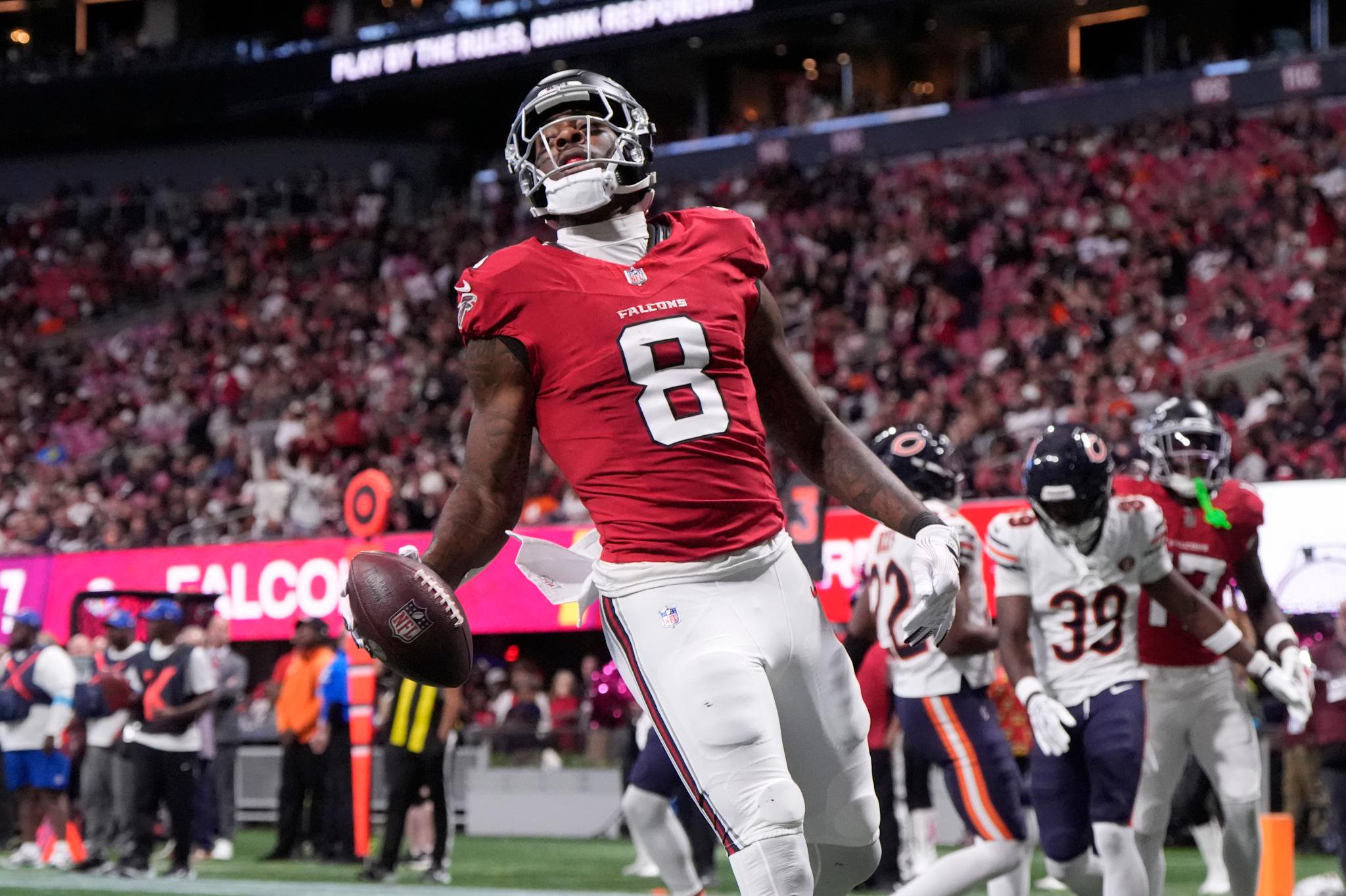Atlanta Falcons tight end Kyle Pitts celebrates scoring a touchdown against the Chicago Bears.