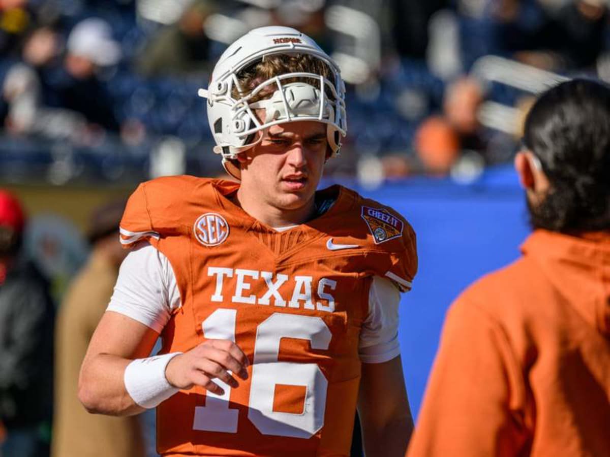 December 31, 2025: Texas Longhorns quarterback Arch Manning 16 during pre game warmups before the Cheez-Its Bowl in Orlando, FL. Romeo T Guzman/Cal Media Orlando USA – ZUMAcg2_ 20251231_faf_cg2_037 Copyright: xRomeoxGuzmanx ©IMAGO/ZUMA Press Wire