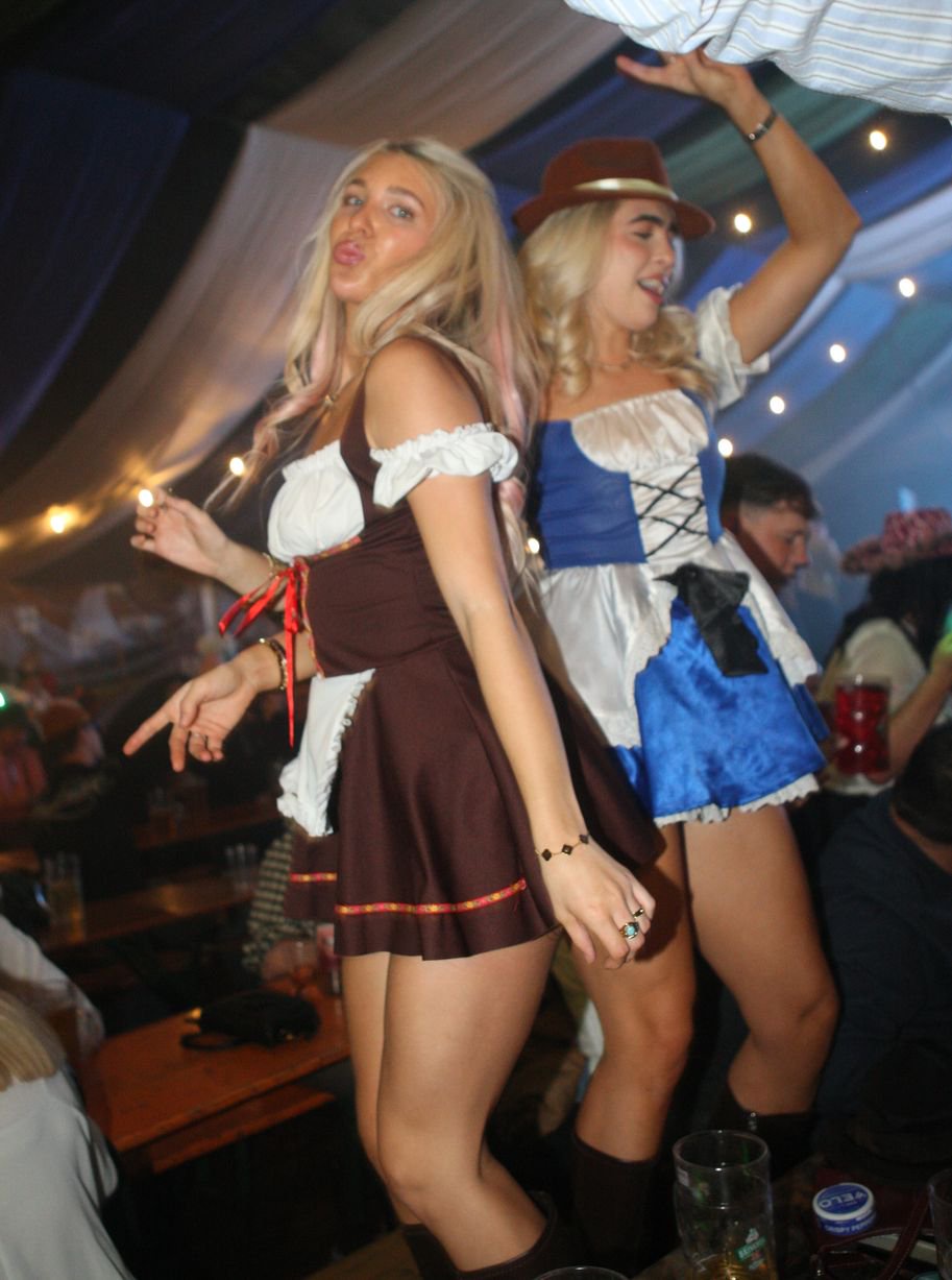 Strike a pose girls!