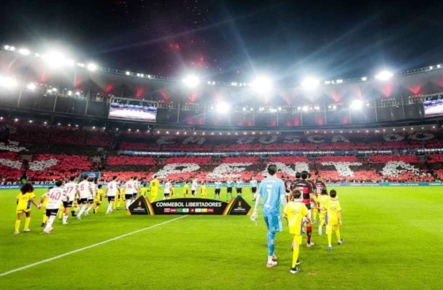 Mesmo com linda festa da torcida, Flamengo caiu para o Estudiantes –