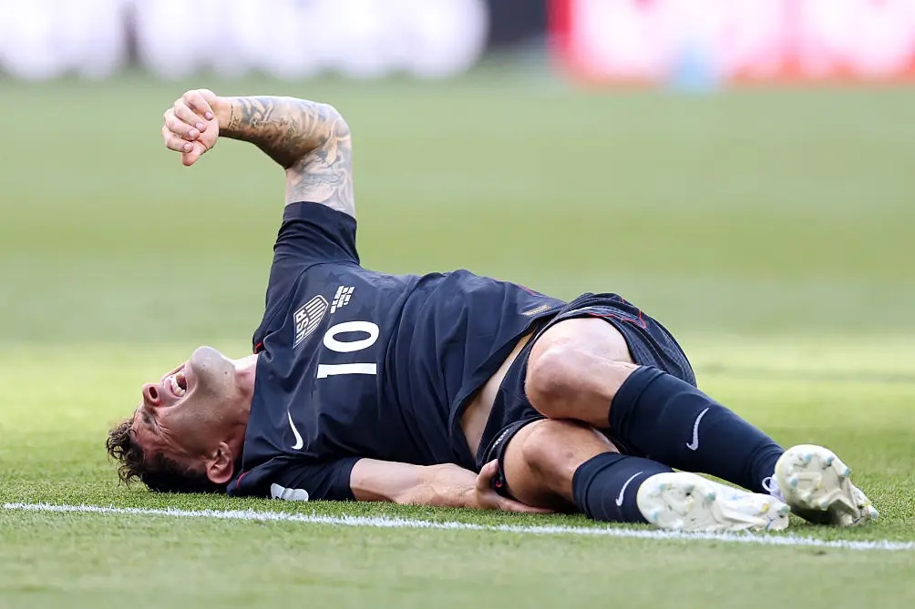 pulisic in pain on the gtround