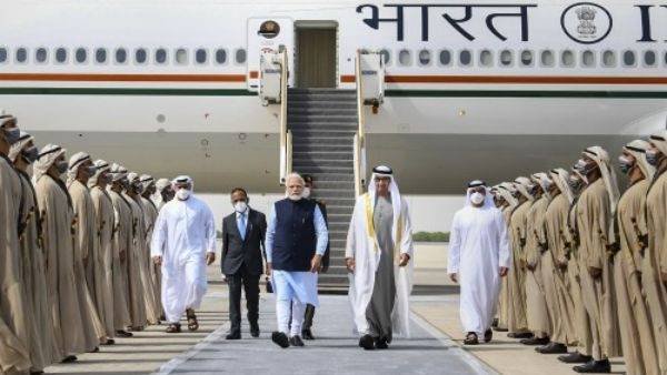 यूएई प्रेसीडेंट ने प्रोटोकॉल तोड़ किया स्वागत