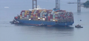 Timelapse video shows moment Dali ship is refloated