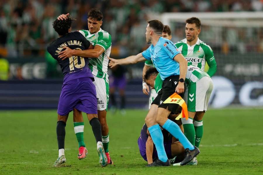 Bernal and Lamine engaged in a tussle