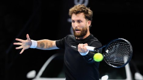 Luca Van Assche defeats Clément Tabur at Lyon
