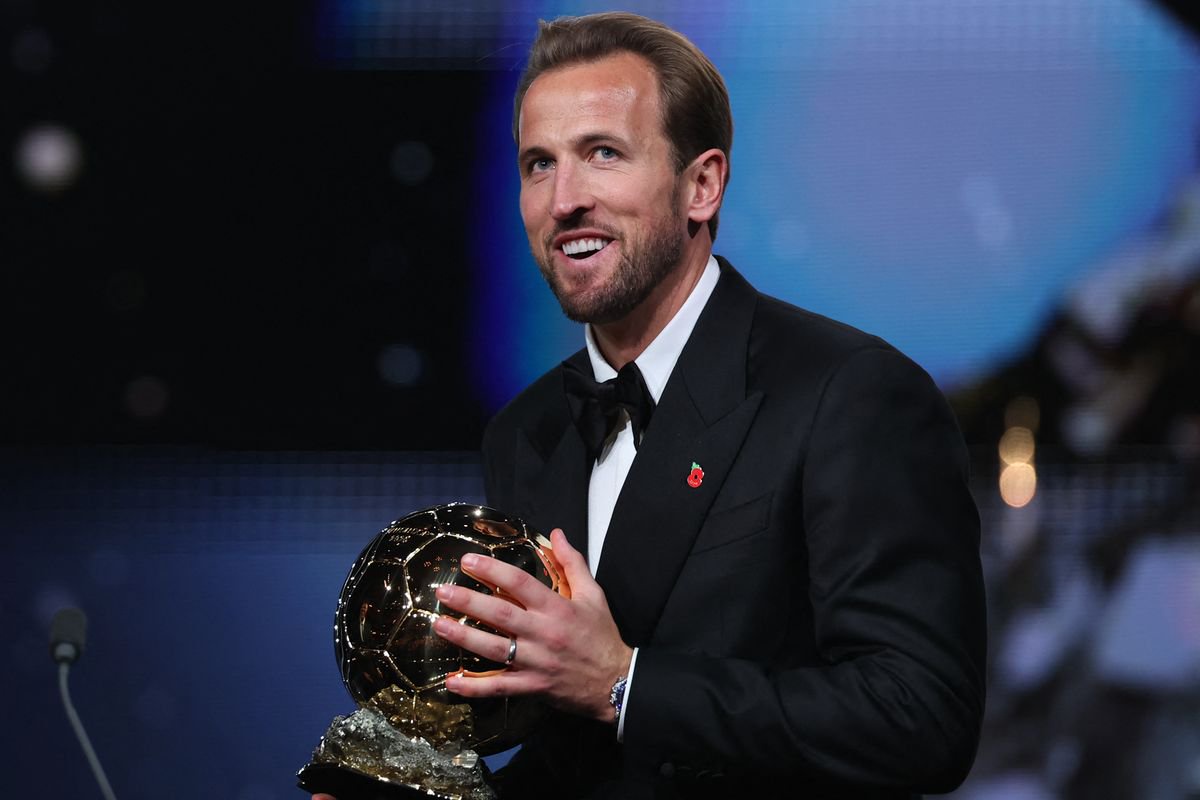 Harry Kane smiles after receiving the Ballon d'Or award 