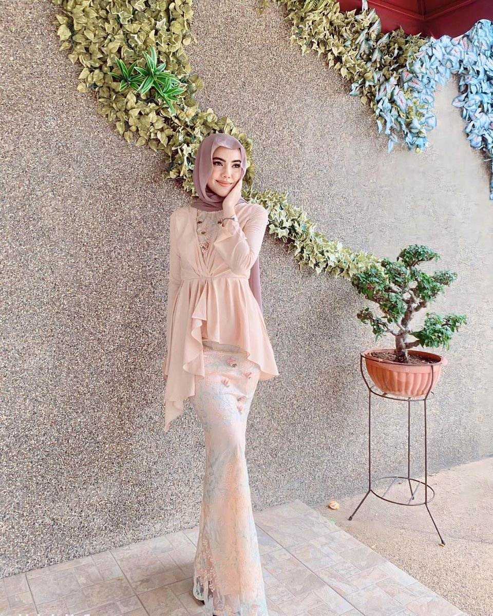 10 Model Baju Pesta 2022 untuk Tampil Trendi dan Fashionable