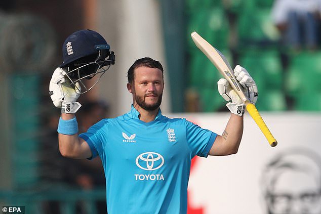 Ben Duckett cemented his place by following Sunday¿s 105 against Pakistan with a superb career-best 167 off 132 balls against Sri Lanka