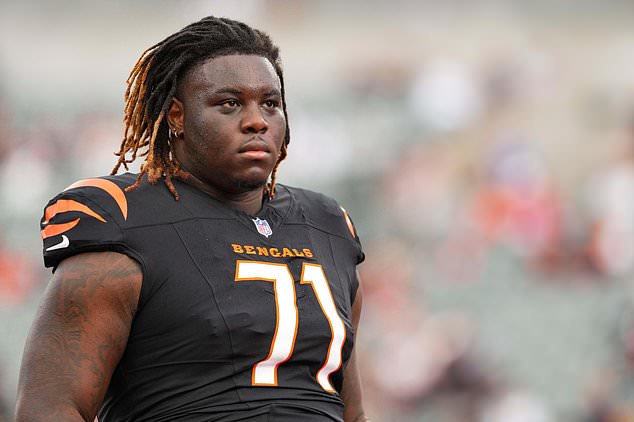 FILE - Cincinnati Bengals offensive tackle Amarius Mims (71) looks on prior to an NFL football game against the Arizona Cardinals Sunday, Dec. 28, 2025, in Cincinnati. (AP Photo/Jeff Dean,File)