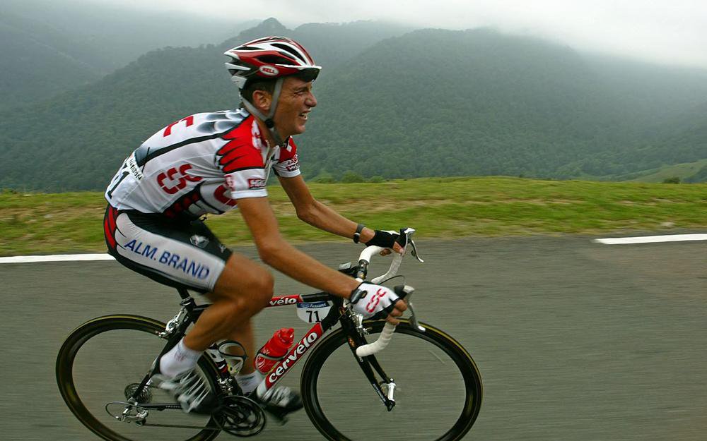 Au XXIe siècle, la première visite du Tour au Pays basque remonte à 2003. La 16e étape, qui rallie Bayonne depuis Pau, voit l’Américain Tyler Hamilton s’échapper dès le bas du col de Bagargui.