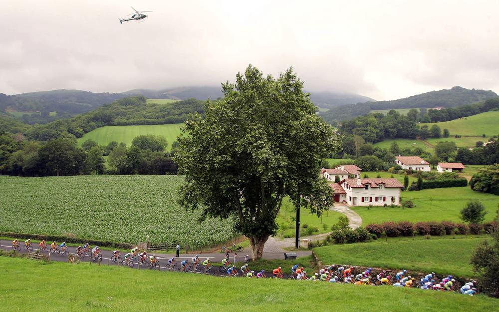 Nouvelle incursion au Pays basque en 2006, avec une 10e étape au départ de Cambo-les-Bains, le 12 juillet.