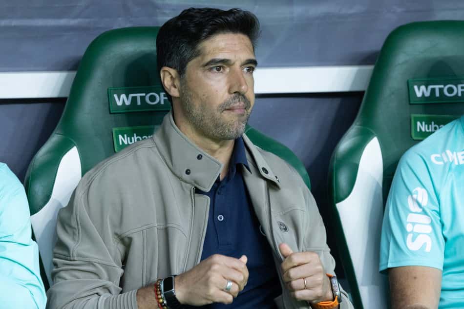 Abel Ferreira, técnico do Palmeiras, no banco de reservas durante Palmeiras x Corinthians.