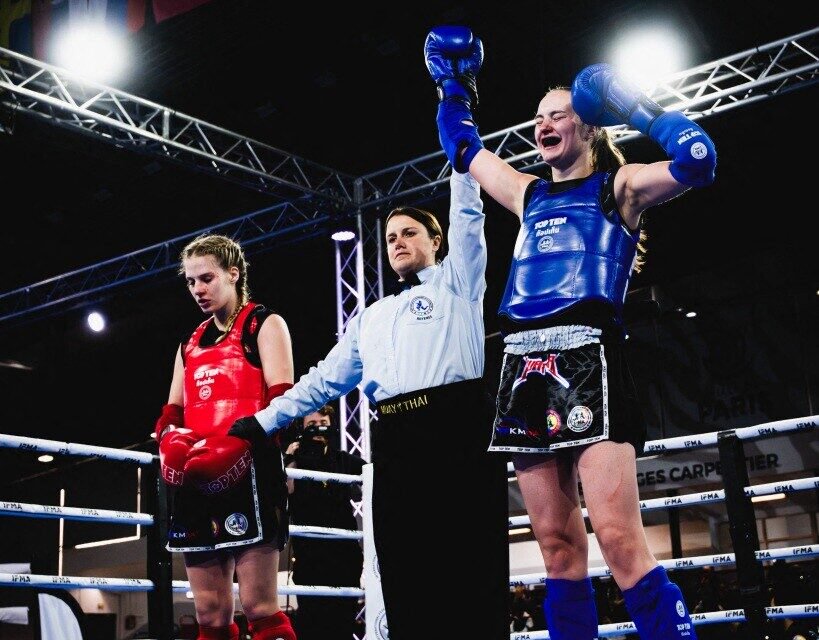 Clara Bicheux, à l'instant où elle est devenue championne d'Europe de muay thaï, le samedi 24 octobre 2026, à Paris.