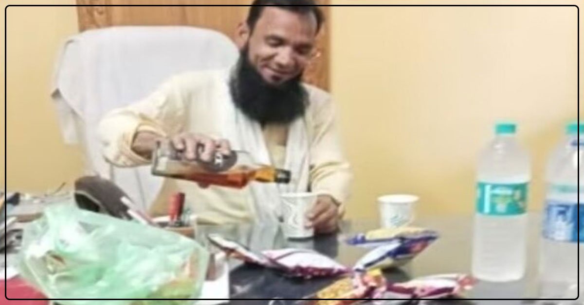 यूपी के थाने में दरोगा की कुर्सी पर बैठकर शख्स ने बनाया पैकेट, टेबल पर फैला चखा चखा;  फोटो वायरल हुआ तो बवाल