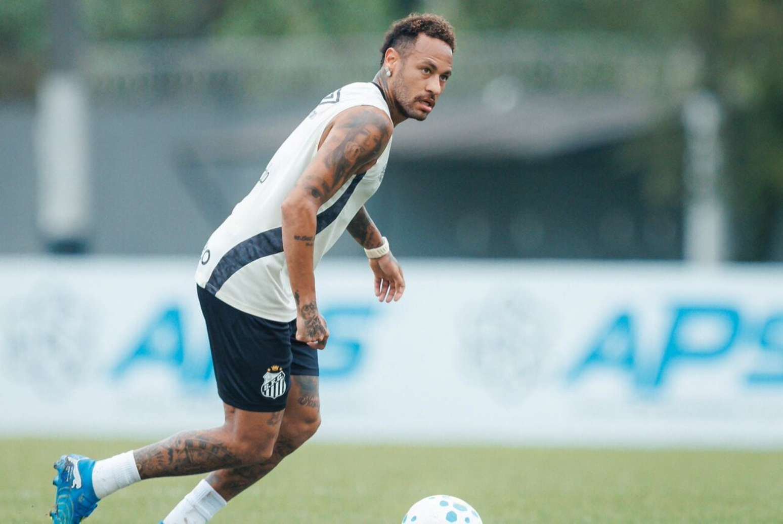 Neymar em treino pelo Santos –