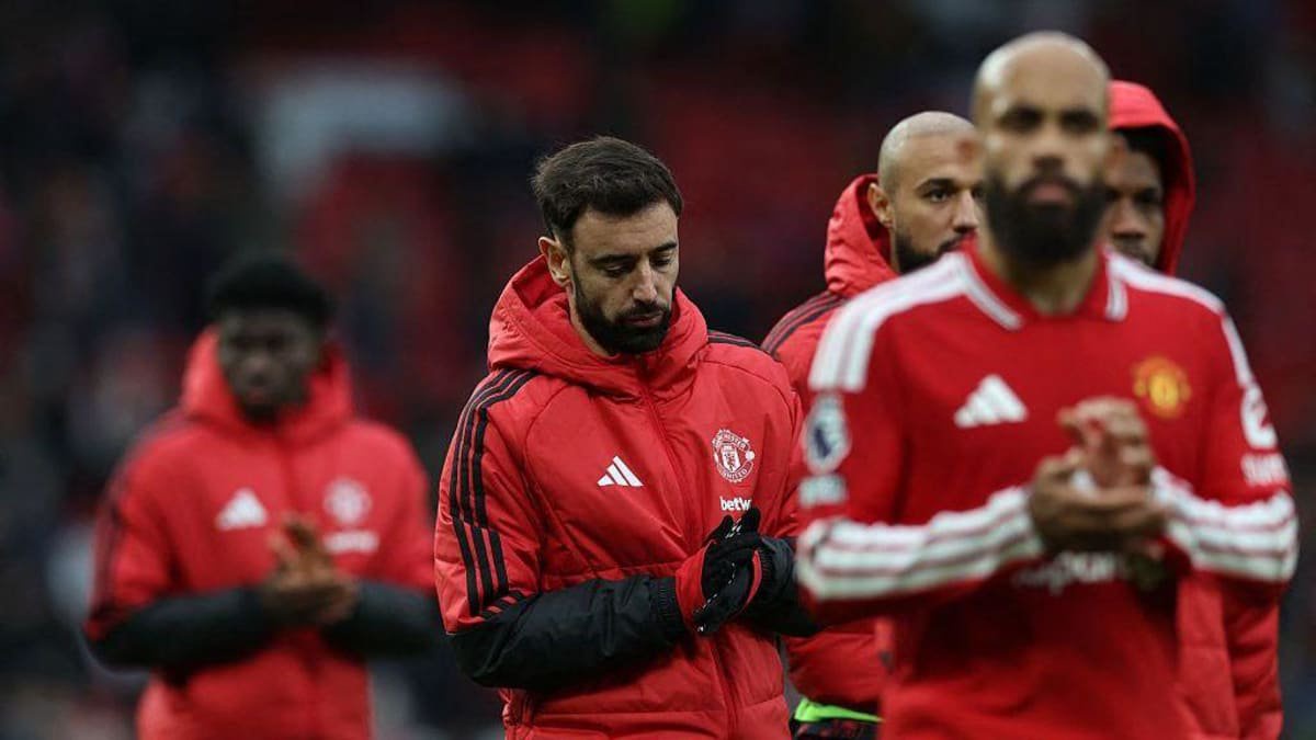Bruno Fernandes has his head down walking to the tunnel 