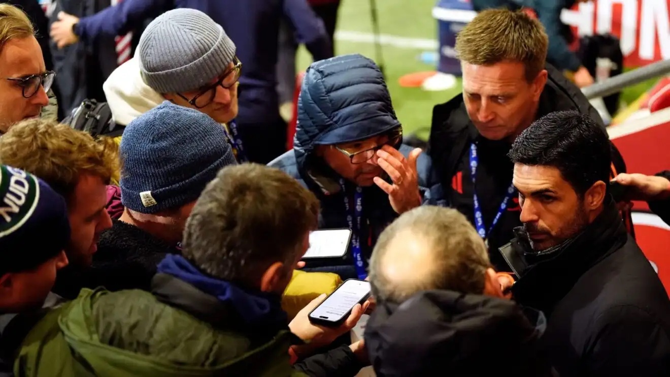 Mikel Arteta surrounded by journalists