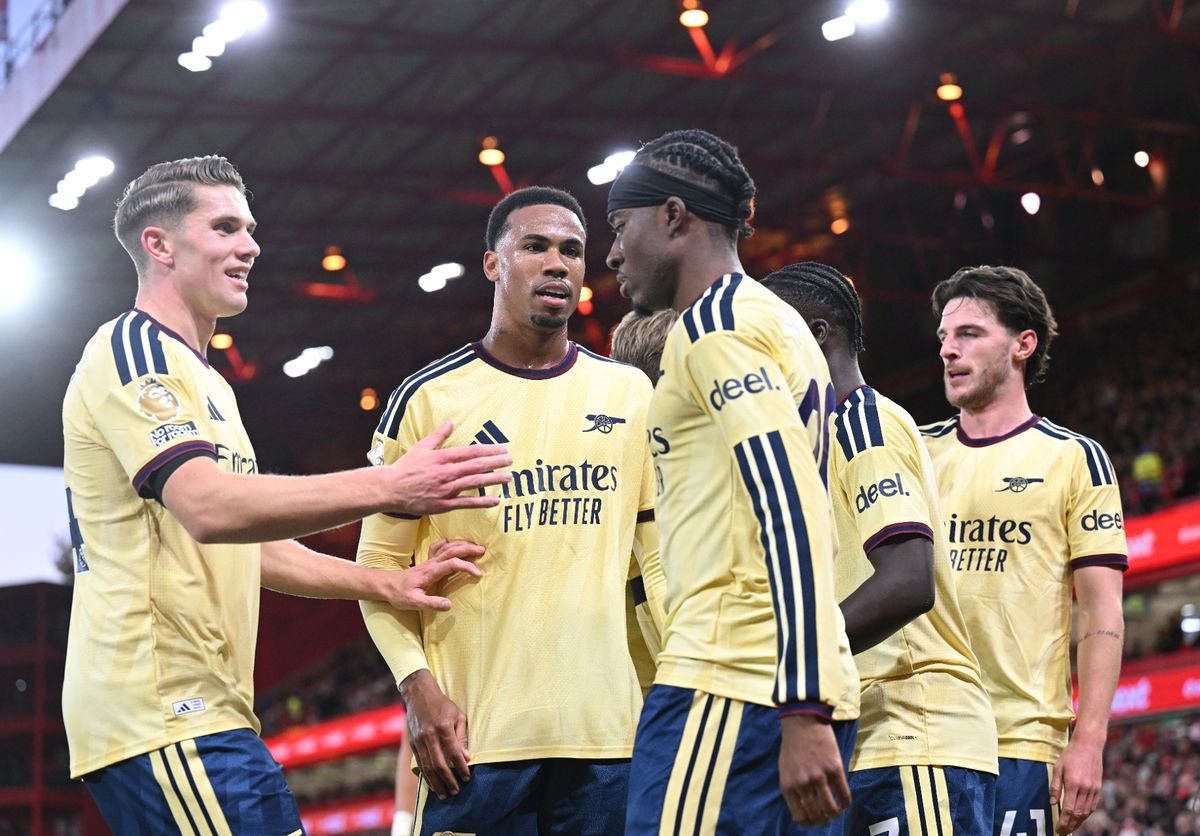 Arsenal players celebrate